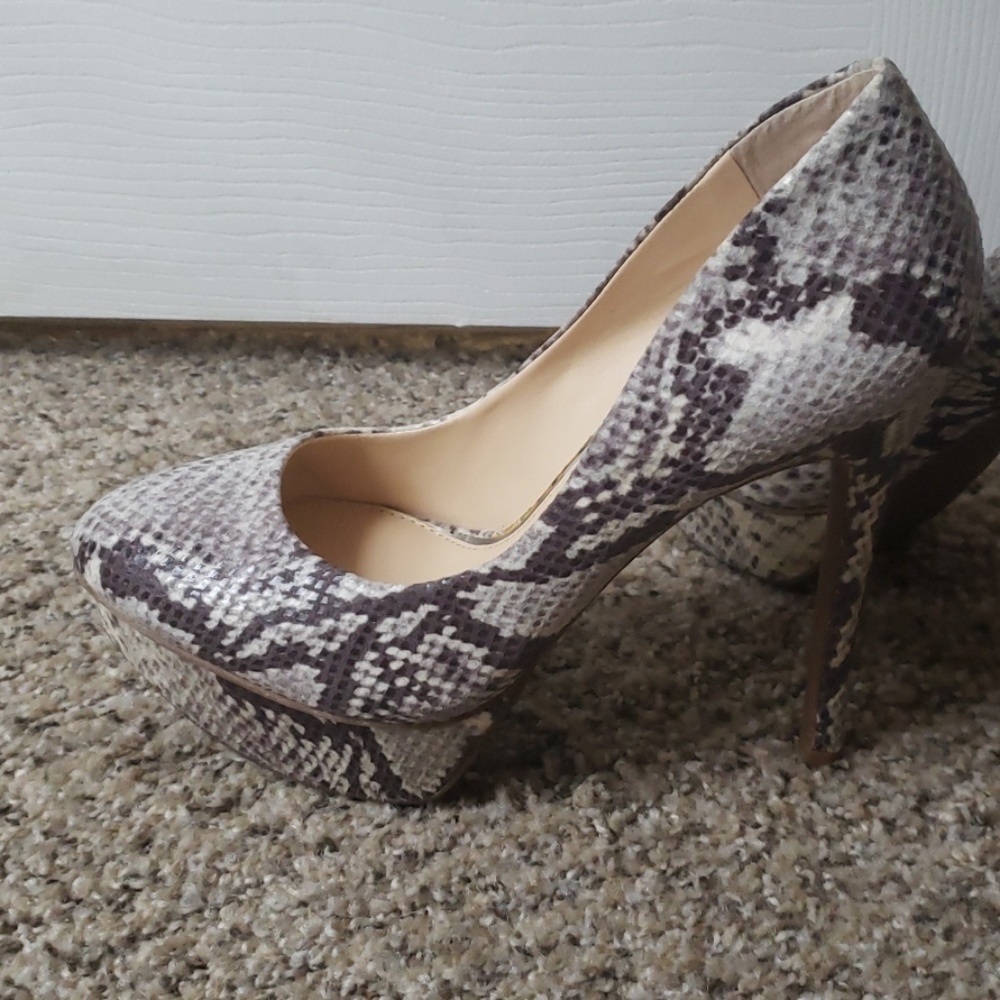 Shoes - Picture 4 of 9